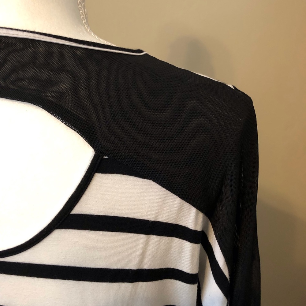 Loveappella (Stitch Fix) B&W striped shirt M - Picture 4 of 6